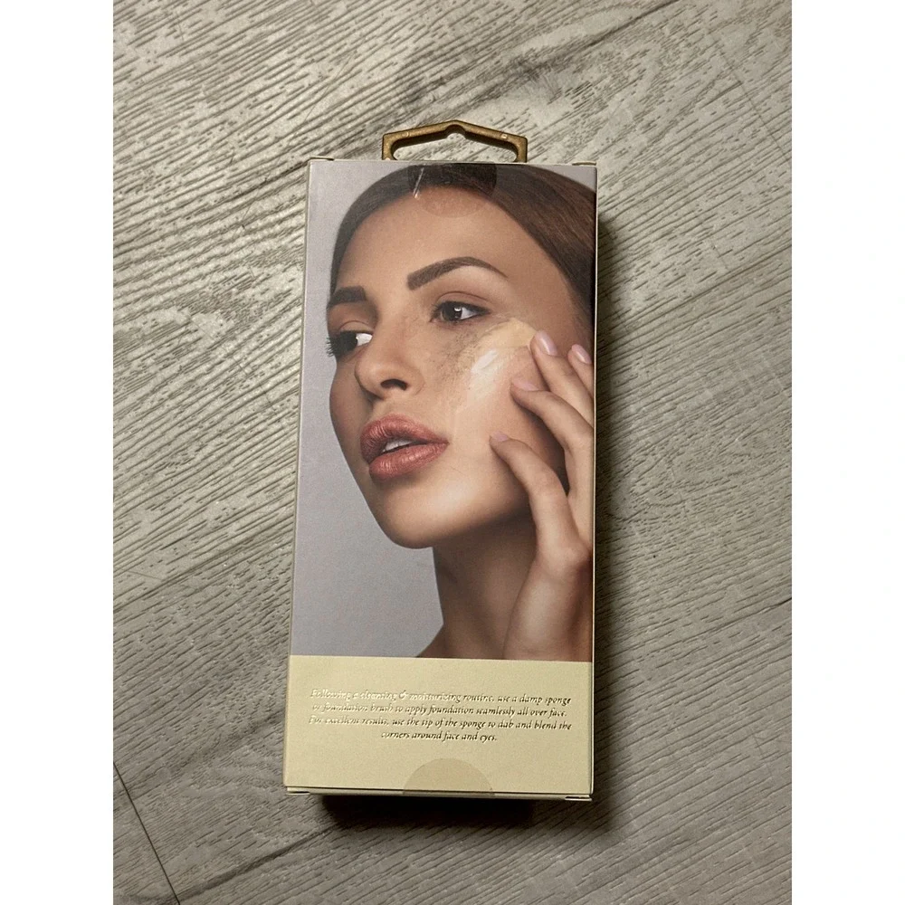 Ellen Tracy Full Coverage Liquid Foundation Fair Light High Perf Lightweight 1.4